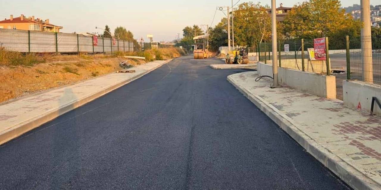 Karamürsel’in Yeni Otogarına Asfalt Serildi