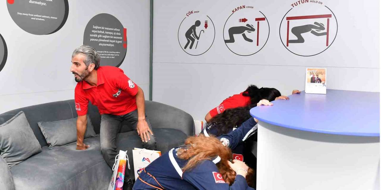 Mersin’de Muhtarlara Afet Farkındalık Eğitimi Veriliyor