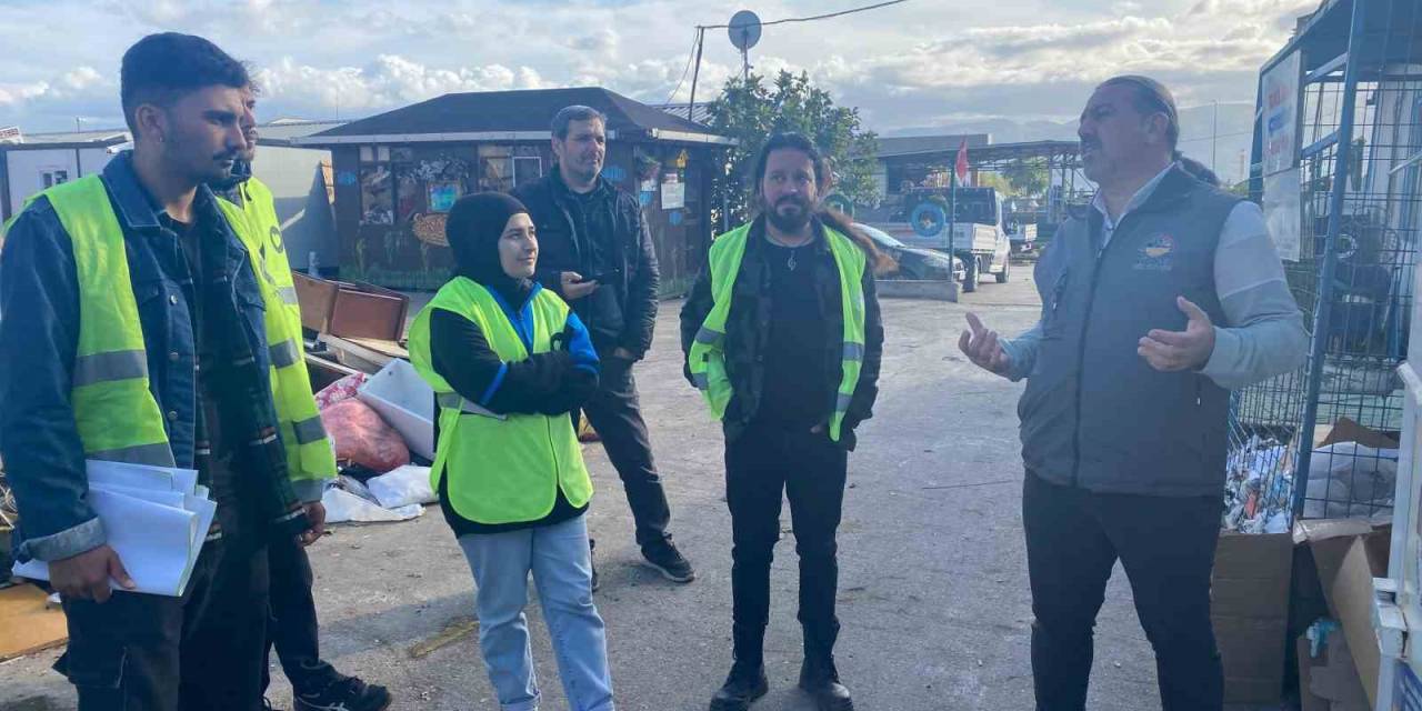 Sahillerden Bir Günde 120 Kilogram Atık Toplandı