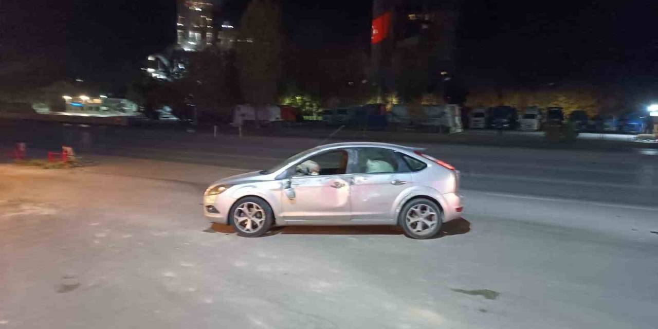 Polis Noktasından Kaçan Otomobil Başka Bir Araca Çarptı