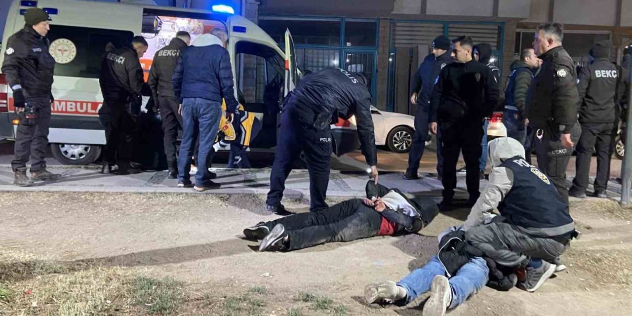 3 Kişinin Bıçaklandığı Kavgadan Kaçan Şüpheliler Kovalamacayla Yakalandı