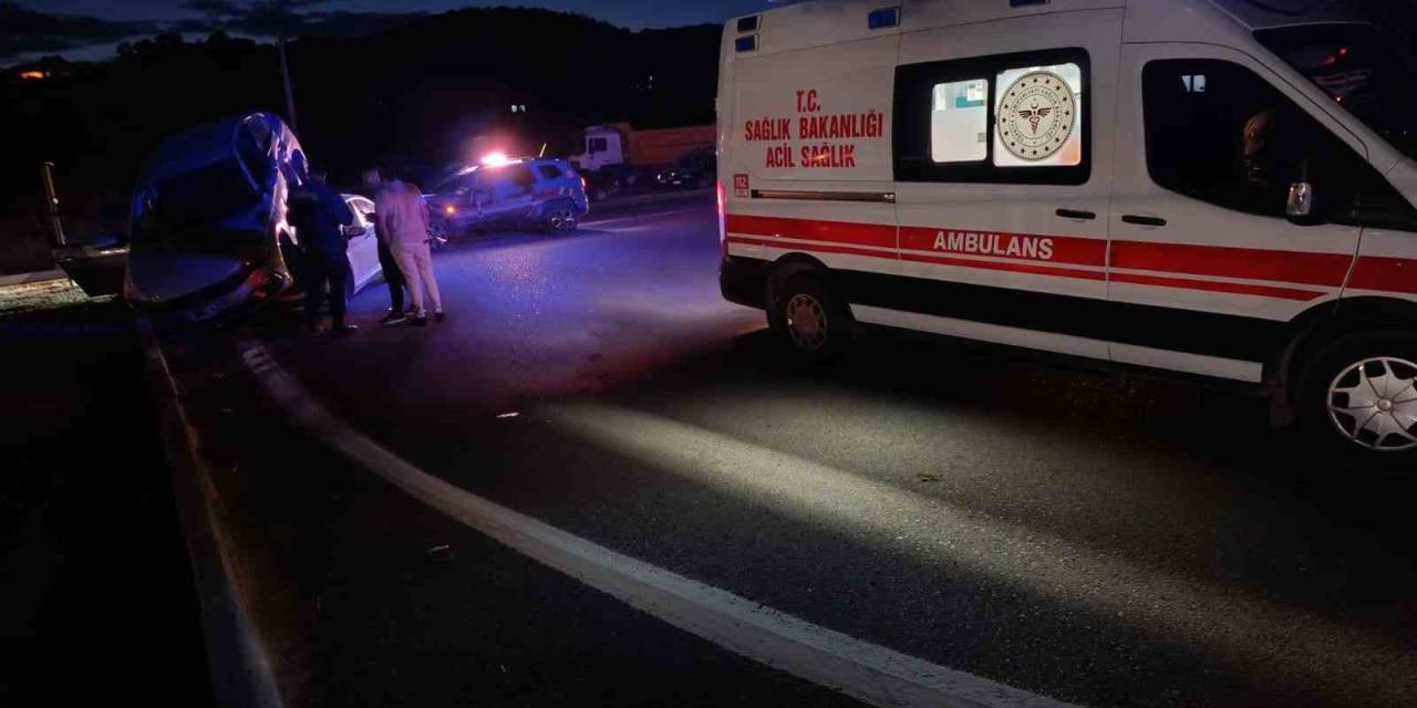 İki Otomobil Çarpışıp Üst Üste Bindi: 4 Yaralı