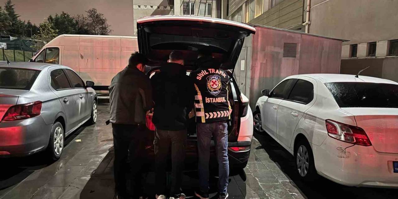 İstanbul’da Motosiklet İle Manevra Yapıp Diğer Sürücülerin Önlerine Kıran Motosikletli Sürücüler Yakalandı