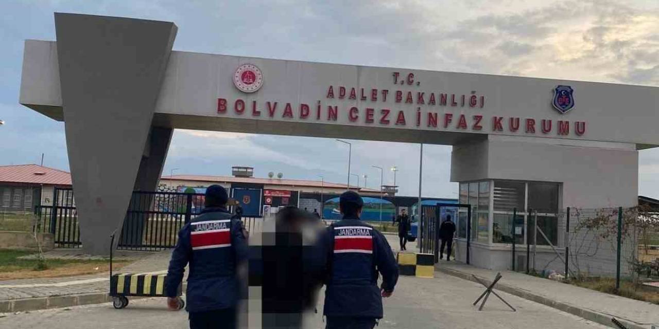 6 Yıl 8 Ay Hapis Cezasıyla Aranan Şahsı Jandarma Yakaladı