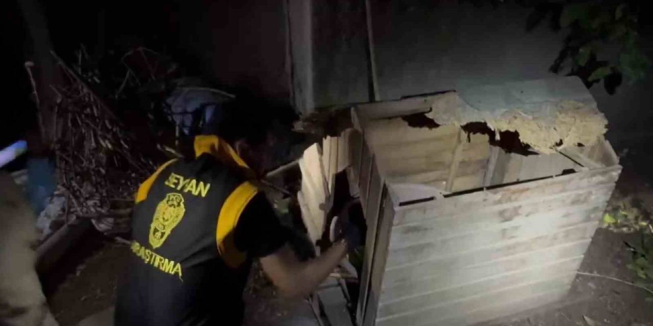 Köpek Kulübesinde El Bombası, Yatakta Silah Çıktı