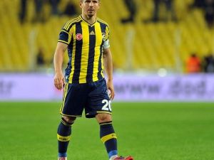Belözoğlu: "Fenerbahçe Tarihine Onurla Geçtiğimizi Düşünüyorum"