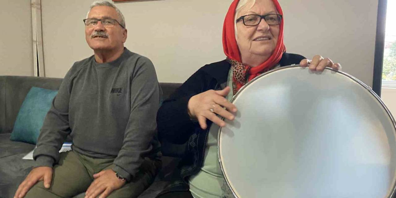 Gençler Ve Yaşlılar Koroya Hazırlanıyor