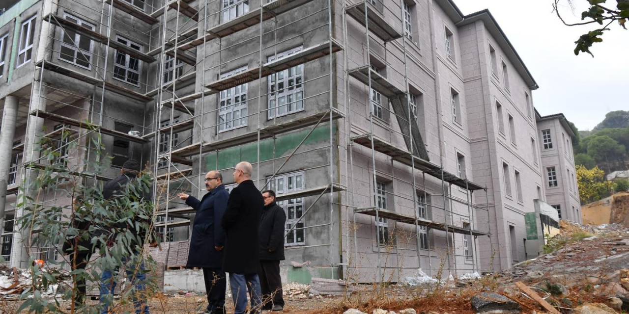 Balıkesir Valisi Ustaoğlu Bir Dizi Ziyaret Ve İncelemeler İçin Ayvalık’a Geldi