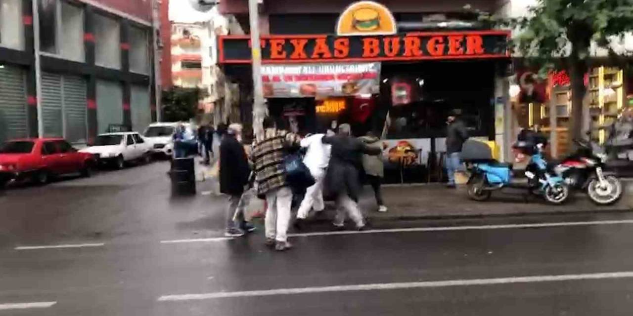 Sokak Ortasında Bastonlu Dayak Kamerada