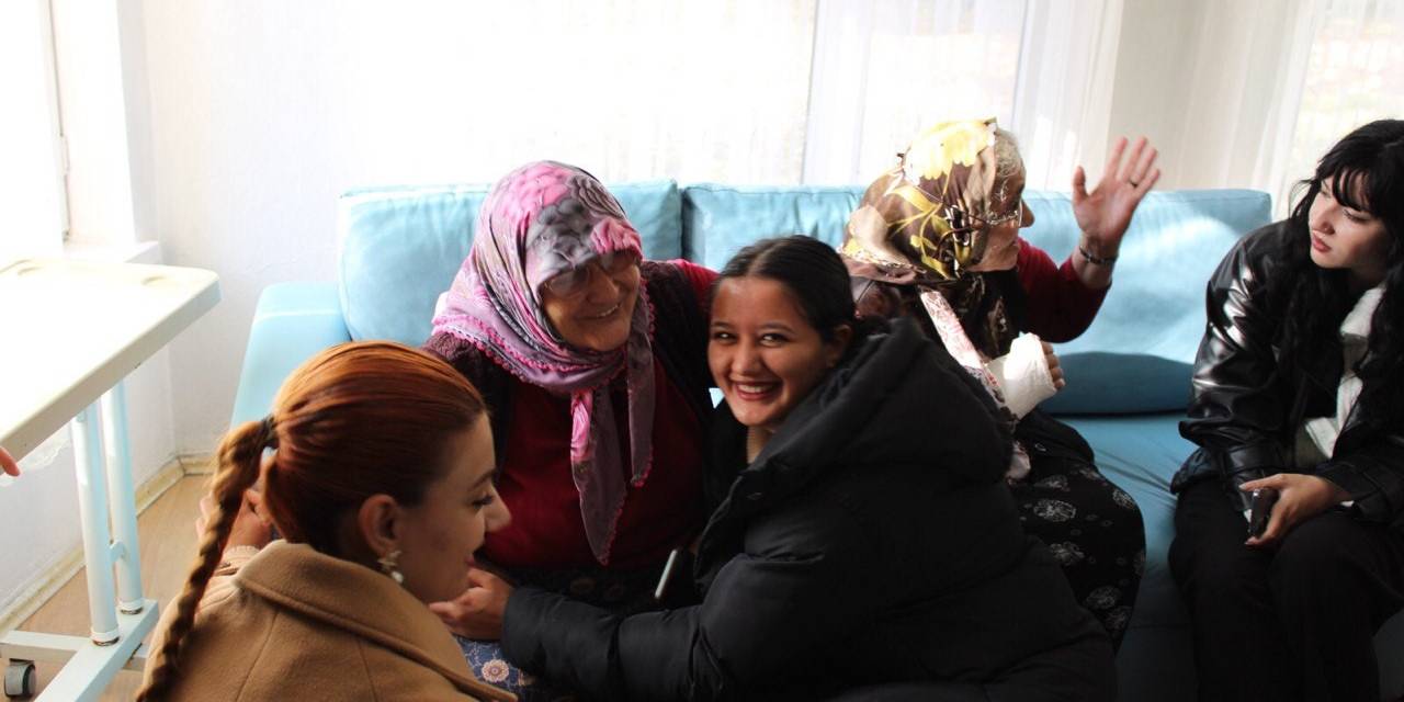 Öğrencilerinden Anlamlı Ziyaret