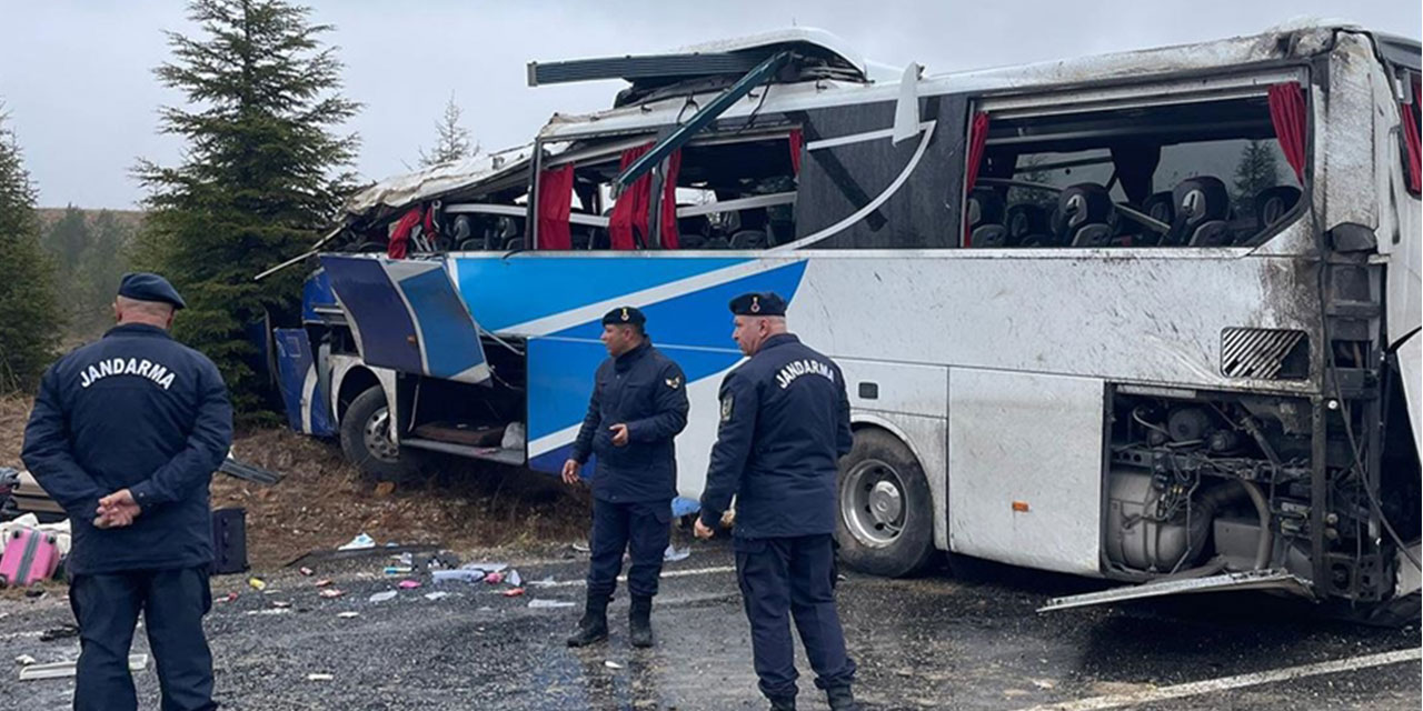 Eskişehir'de otobüs kazası 1 ölü, 30 yaralı