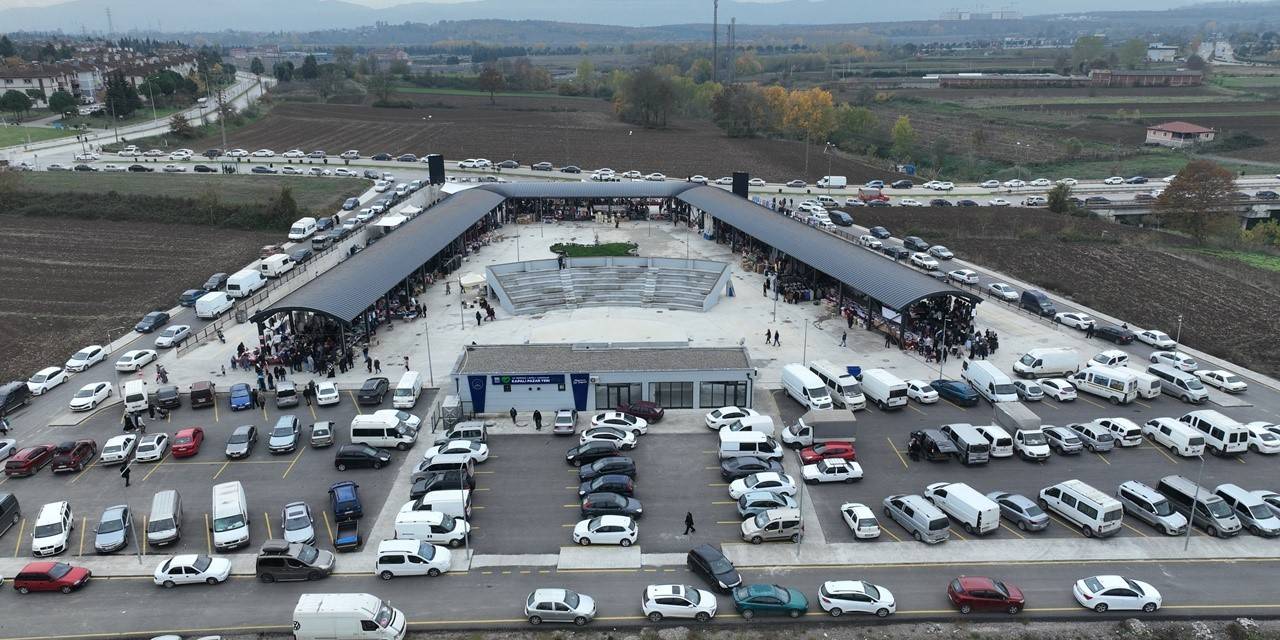 Yenikent Bölgesine Giyim Ve Kumaş Pazarı Açıldı