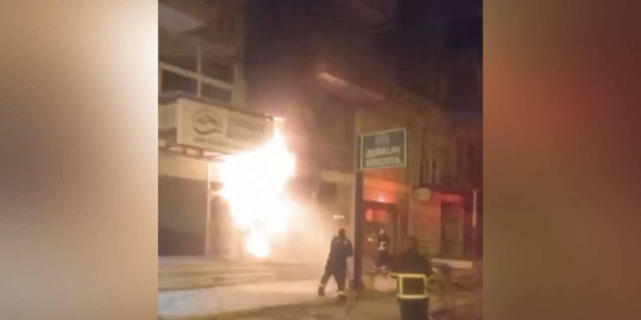 Elektronik Eşya Tamir Dükkanında Çıkan Yangın Paniğe Neden Oldu