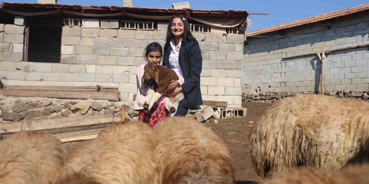 Öğrencilerine Ödev Olarak İnek Sağdıran Ve Kuzuları Besleten Melahat Öğretmenin Öğrencilerinin 10 Parmağında 10 Marifet