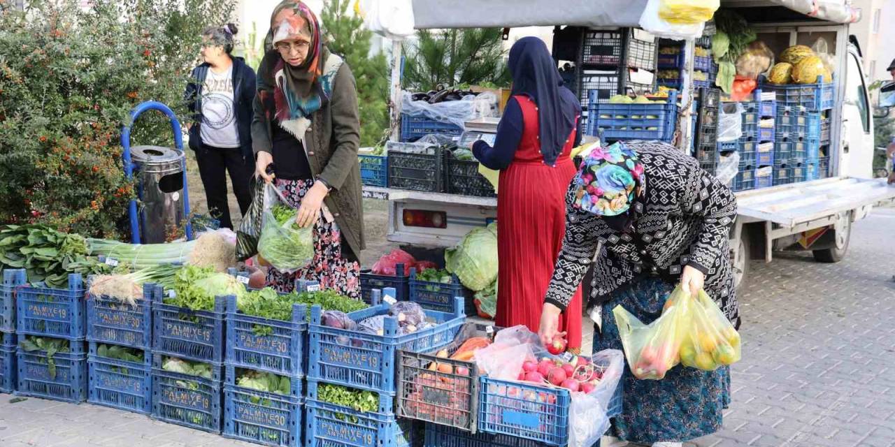 Seyyar Manav Ve Fırın Sayesinde İhtiyaçlarını Karşılıyorlar