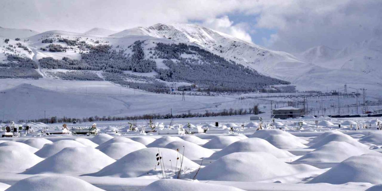 Erzurum’da Bin 133 Yerleşimin Yolu Trafiğe Kapandı