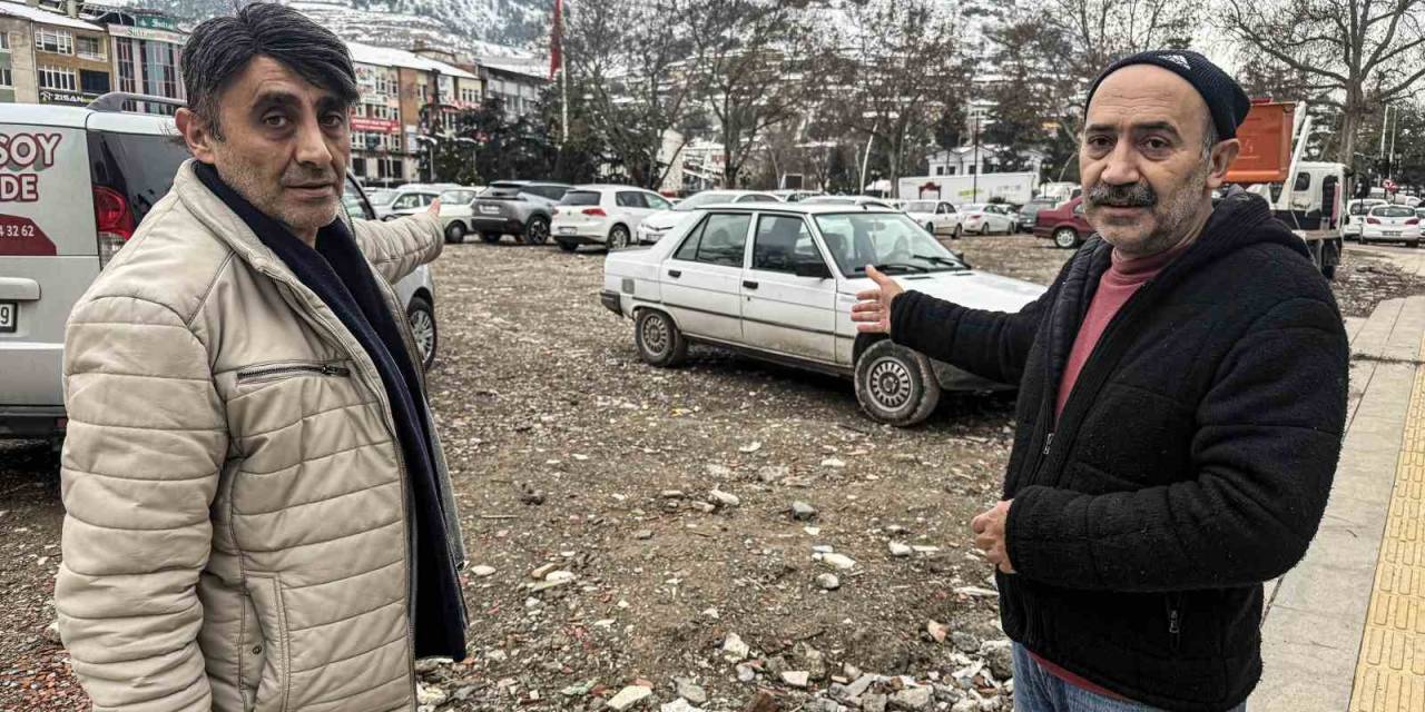 Efsane Vali Yazıcıoğlu’nun Da Görev Yaptığı Tarihi Valilik Binasının Yıkımı Tokat Esnafını Zora Soktu