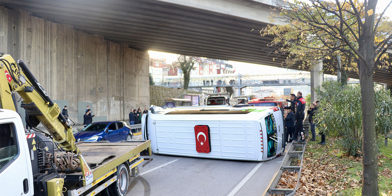 Trabzon'da üç aracın karıştığı trafik kazasında 1 kişi yaralandı