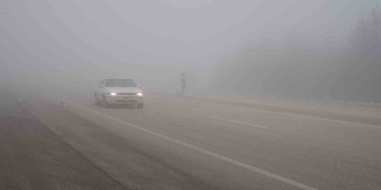 Kastamonu’da Görüş Mesafesini 20 Metreye Kadar Düşüren Sis Trafiği Olumsuz Etkiliyor