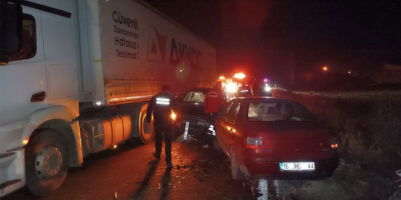 Tokat Belediye Başkanı Yazıcıoğlu'nun makam aracının da karıştığı kazada 7 kişi hafif yaralandı