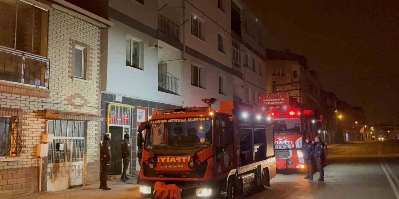 Eskişehir’de Yangın Çıkan Evde 1 Kadın Ve 2 Kedi Ölü Bulundu