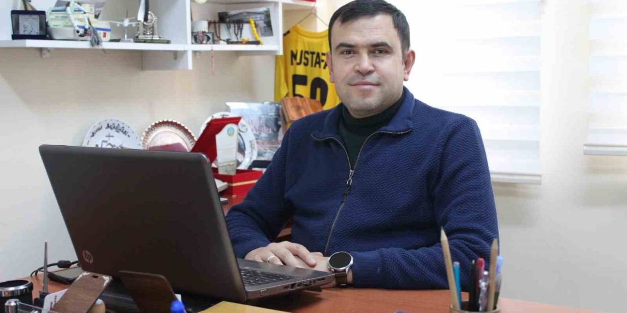 Oyun Oynarken İşitme Duyusunu Kaybetti, Şimdi Herkese Örnek Oluyor