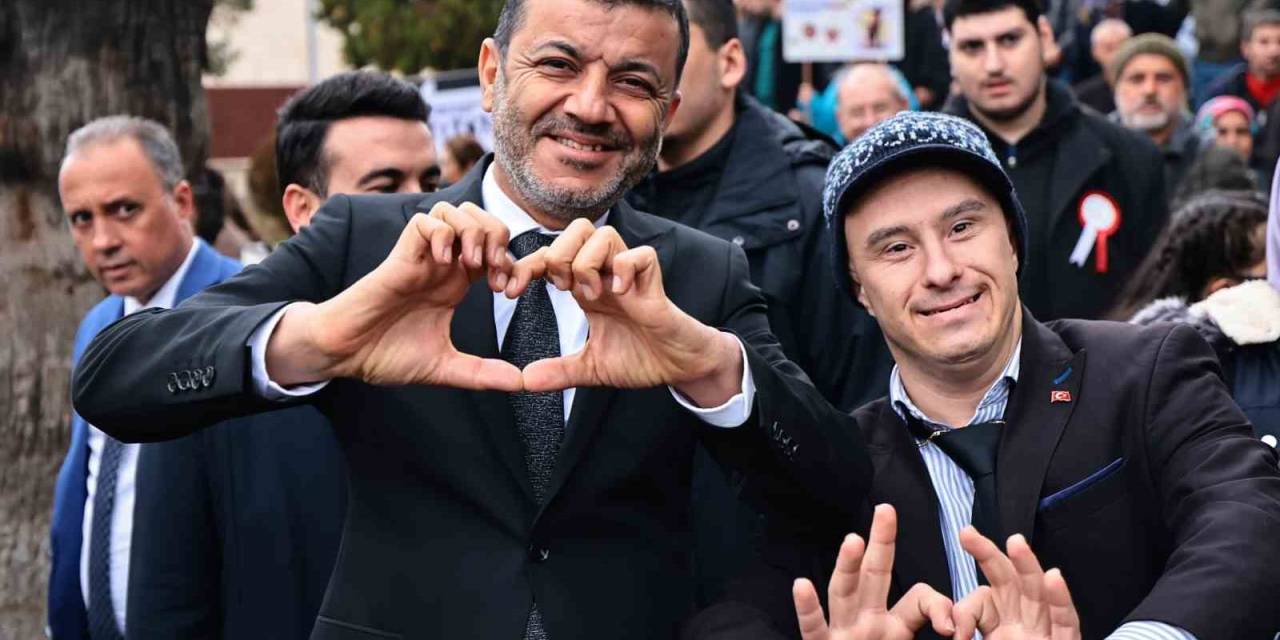 Balonlar ‘Engelsiz Bir Dünya’ İçin Gökyüzüne Bırakıldı