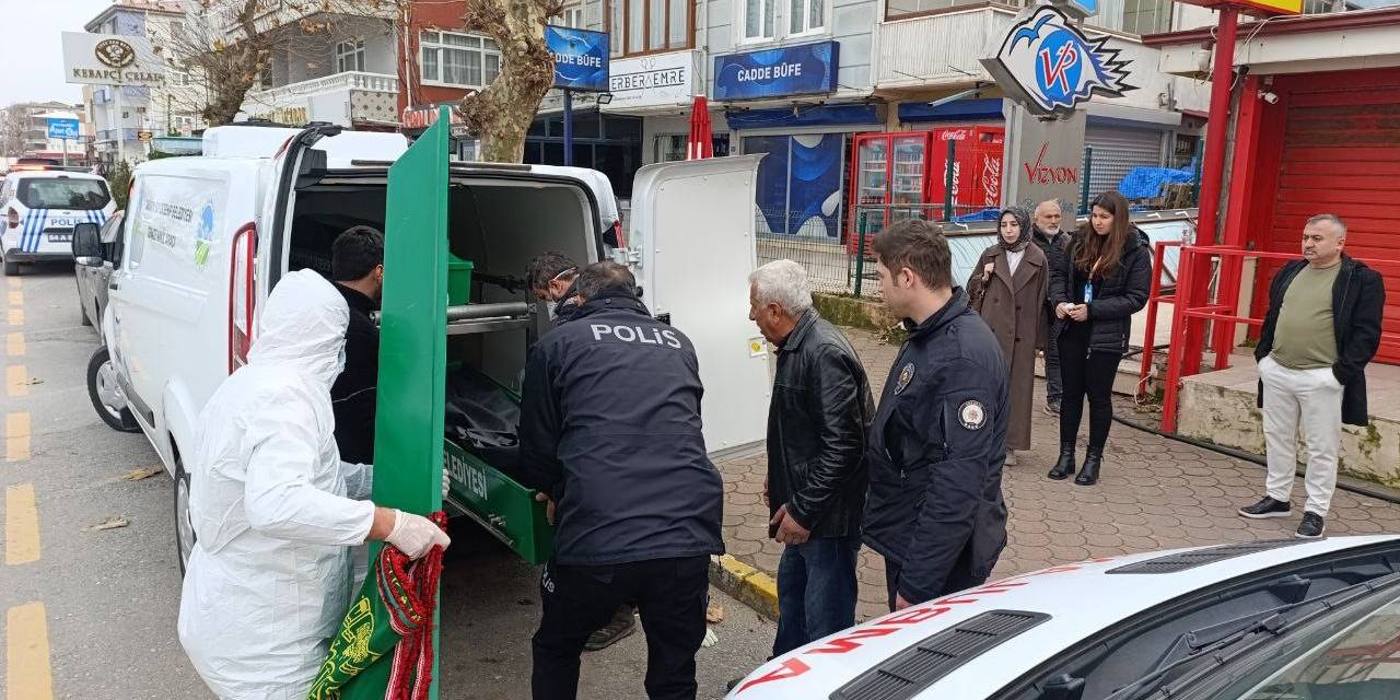 Komşularının Haber Alamadığı Adam Çöp Dolu Evde Ölü Bulundu