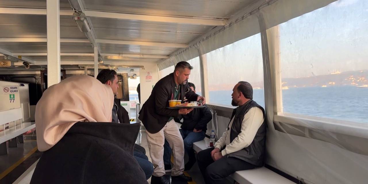 İstanbul Boğazı’nı Her Gün 3 Defa Turluyor