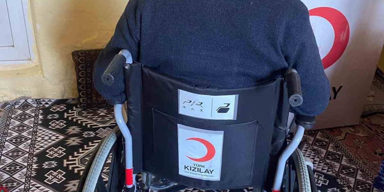 Kızılay Ekibi Engelliler Haftasında Engellileri Unutmadı