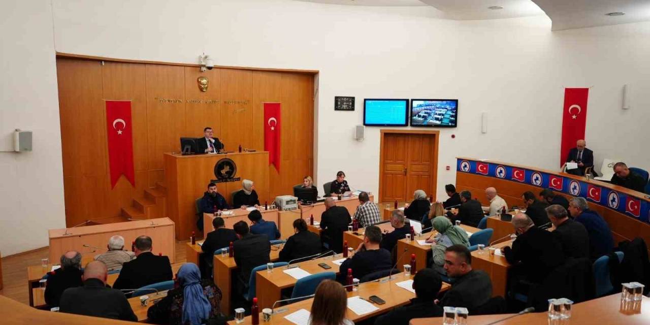 Düzce Belediye Meclisi 23 Gündem Maddesini Komisyonlara Havale Etti