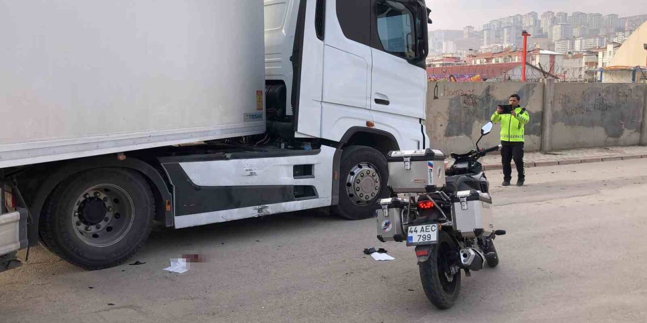 Elazığ’da Tır İle Çarpışan Motosikletli Yaralandı