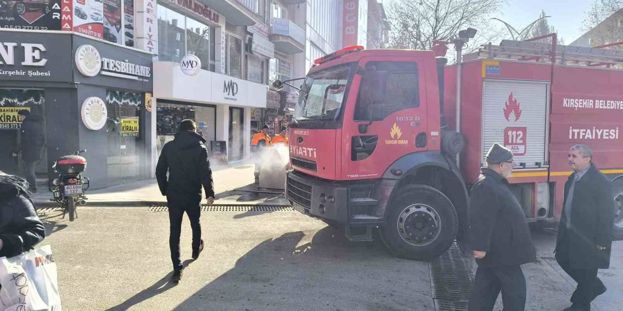 Çöp Konteynerinde Çıkan Yangın Söndürüldü