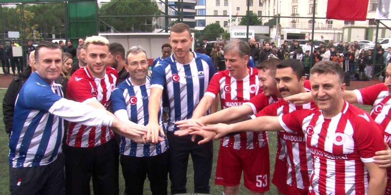 Edin Dzeko İle Barış Alper,  Dünya Engelliler Günü İçin Pendik’te Sahaya Çıktı