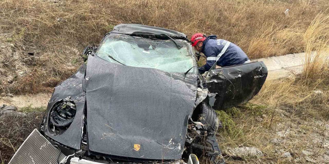 Balıkesir’de Otomobil Otobanda Şarampole Uçtu: 1 Yaralı