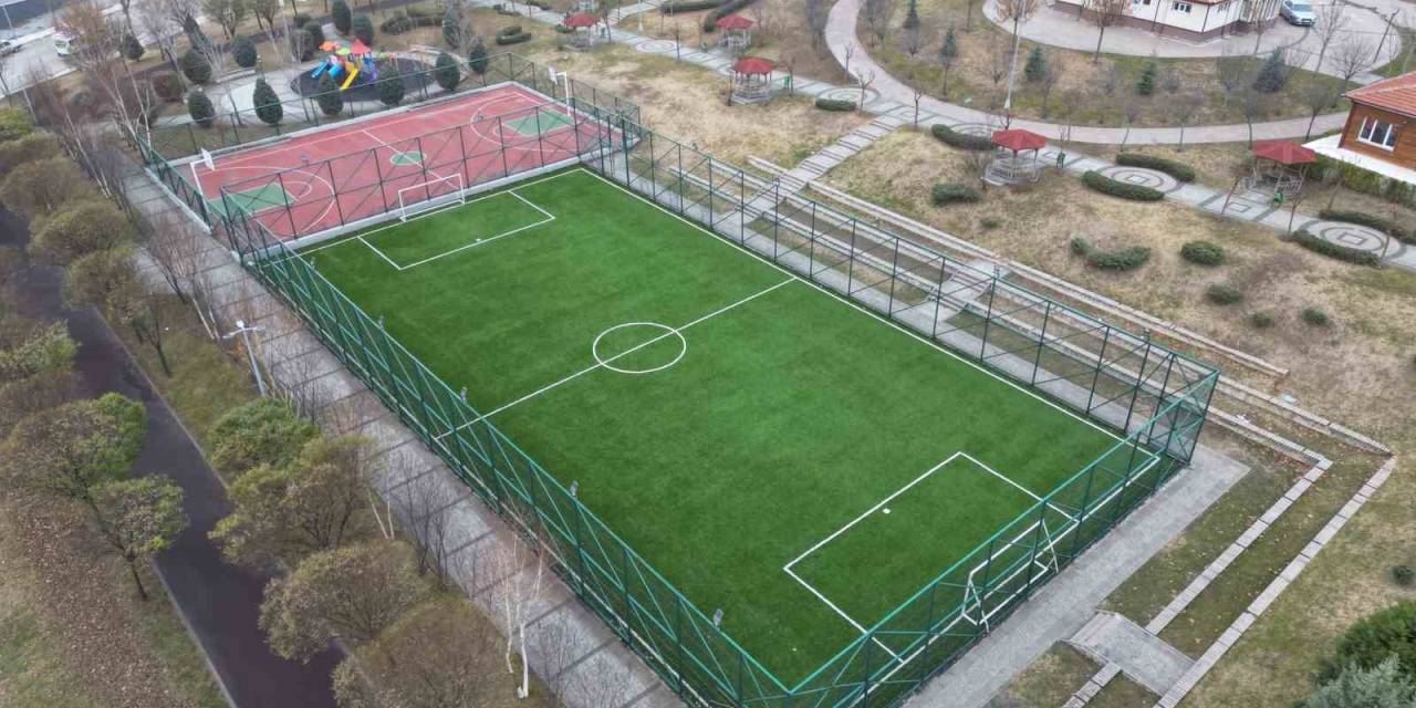 Çorum’daki Semt Sahalarında Tadilat Çalışması Tamamlandı