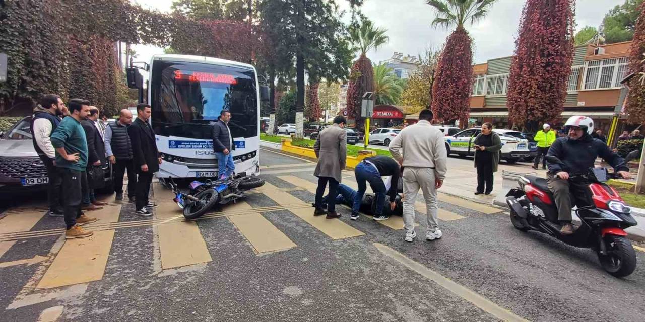 Motosiklet Halk Otobüsü İle Çarpıştı: 1 Yaralı