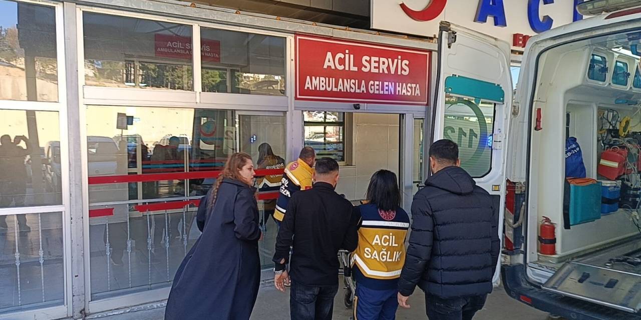 Adana’da Kaldırımda Yürüyen Kadına Otomobil Çarptı