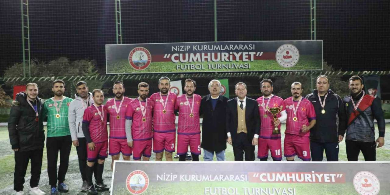 Nizip’te Cumhuriyet Futbol Turnuvası Tamamlandı