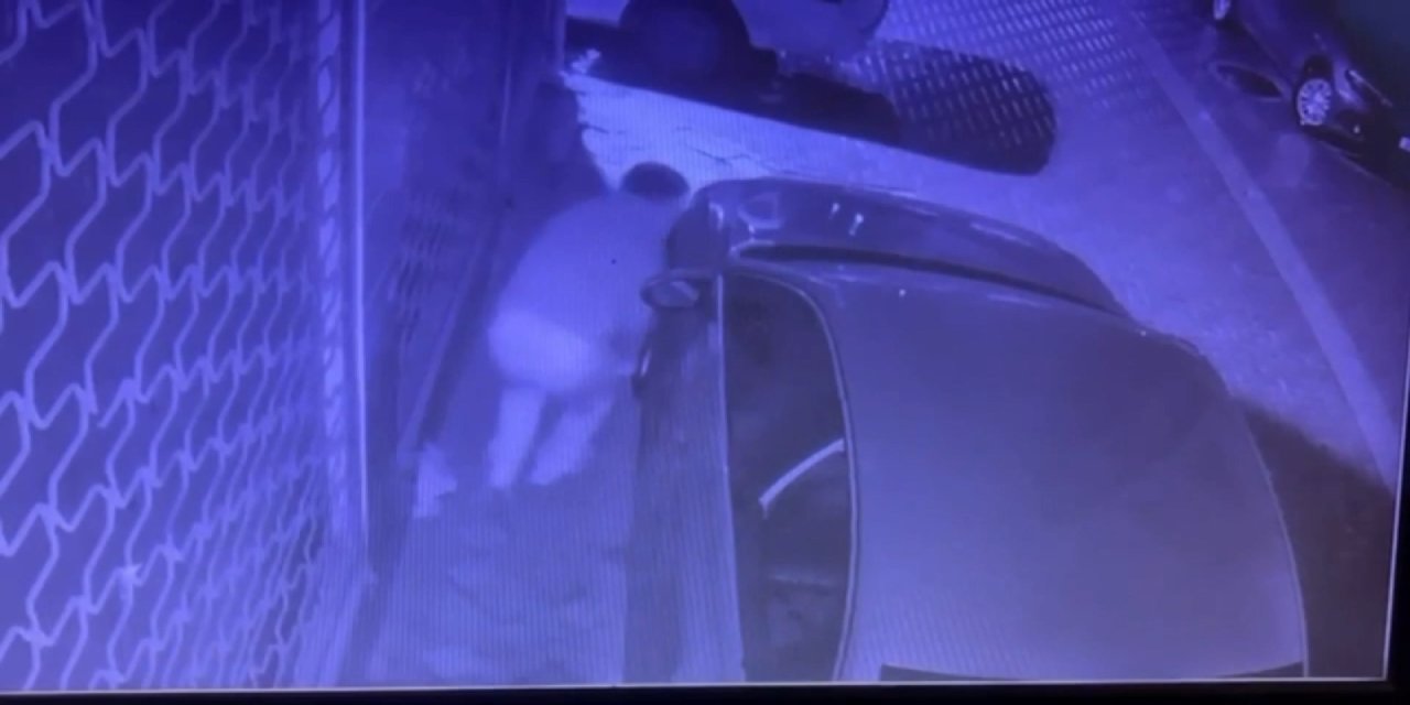 Zeytinburnu'nda camını kırdığı aracın akıllı ekranını çaldı