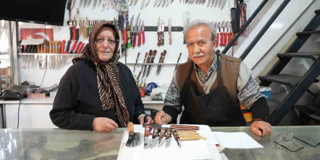Çırak Bulamadığı Zanaatını Eşiyle Birlikte Yaşatıyor