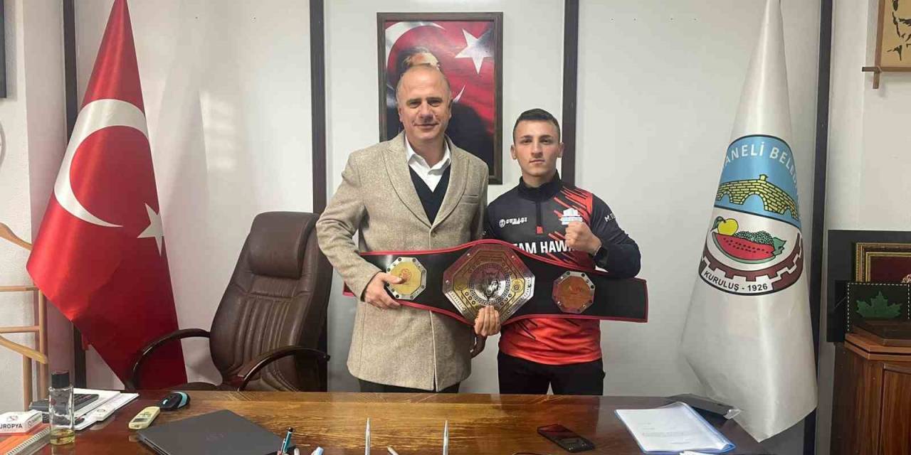 Bilecikli Şampiyon Dövüş Sporcusu Sevincini Başkan Torun İle Paylaştı