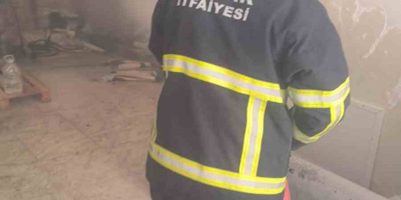 İtfaiye Merdiveni Yetişmeyince Canla Başla Ellerindeki Hortumla 14 Kat Koştular