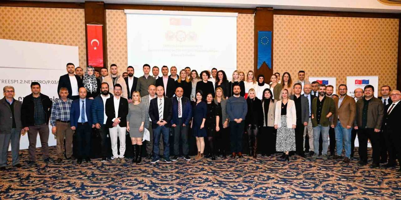 Dto Genç Mezunların Elinden Tutuyor