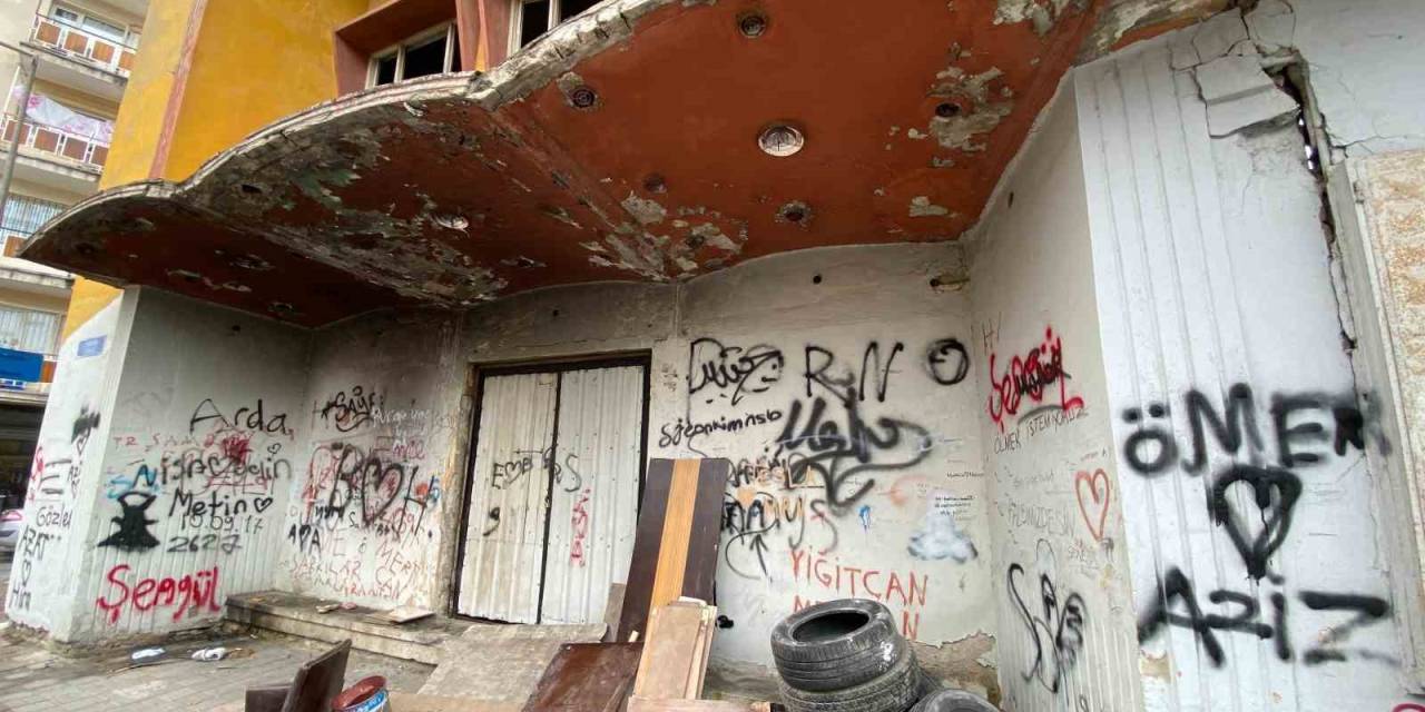 Tarihi Sinemayı Yazı Tahtasına Çevirdiler