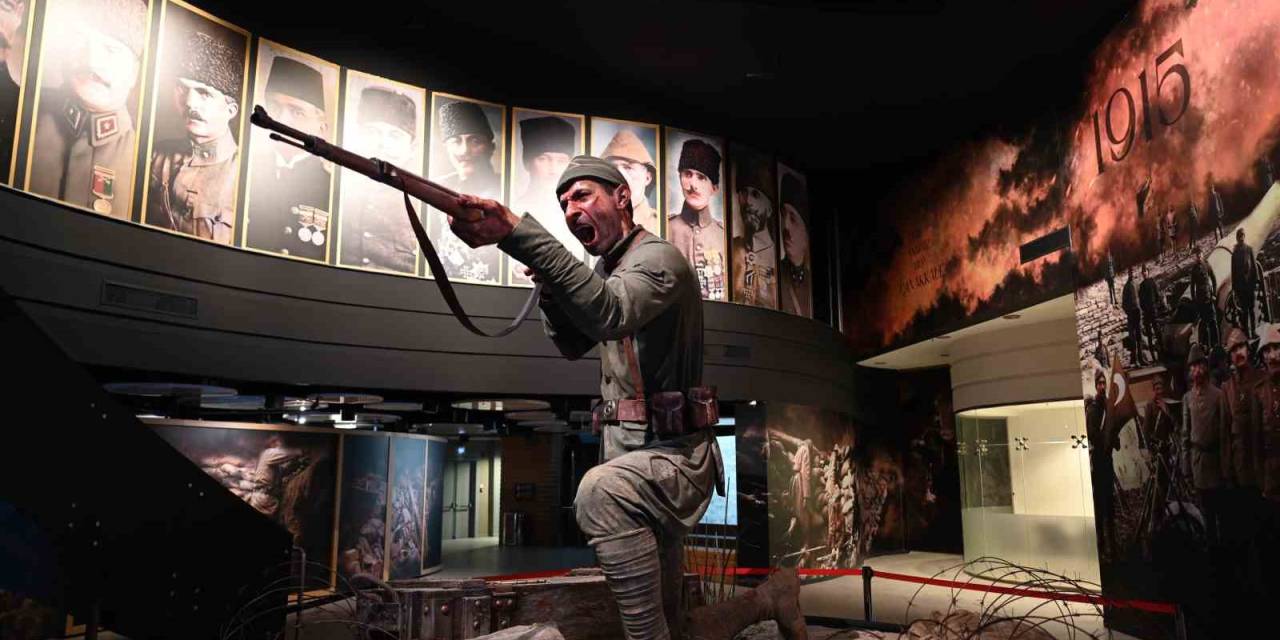 Çanakkale’de Ziyaretçileri, Dev Mehmetçik Heykeli Karşılıyor