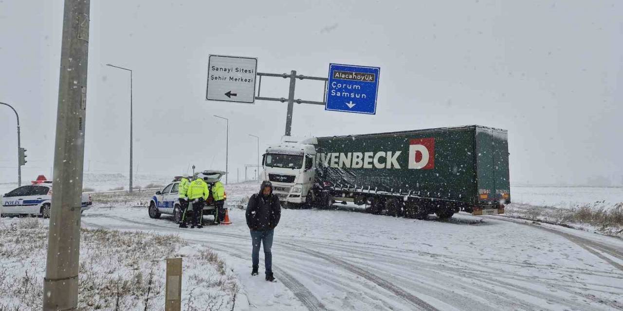 Çorum’da Kar Yağışı Etkili Olmaya Başladı