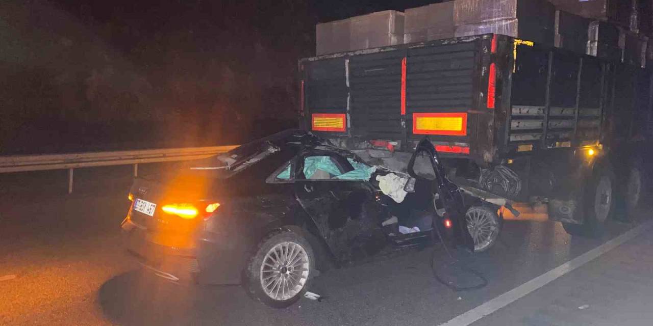 Kontrolden Çıkan Araç Tırın Altına Girdi: 1’i Ağır 2 Yaralı