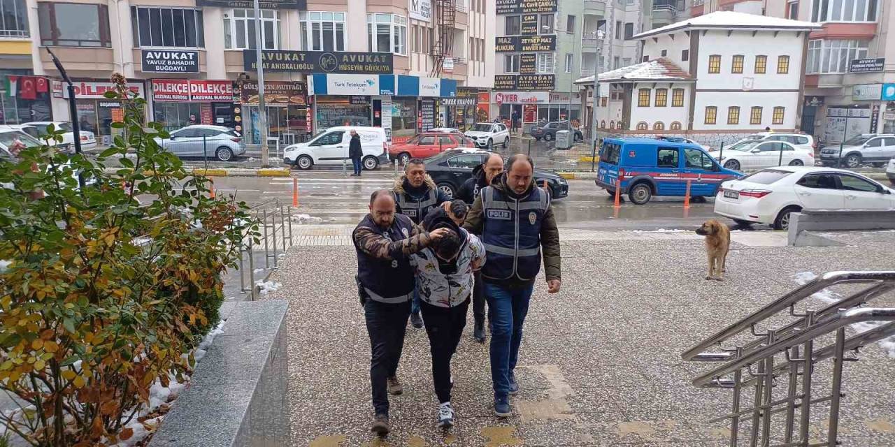 "Adınız Soruşturmaya Karıştı" Diyerek Yaşlı Çifti 5 Milyon Tl Dolandırdılar