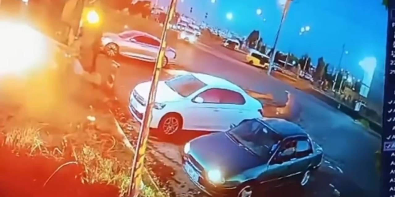 El Freni Çekilmeyen Araç Caddeye Kaydı, Faciayı Kırmızı Işık Önledi